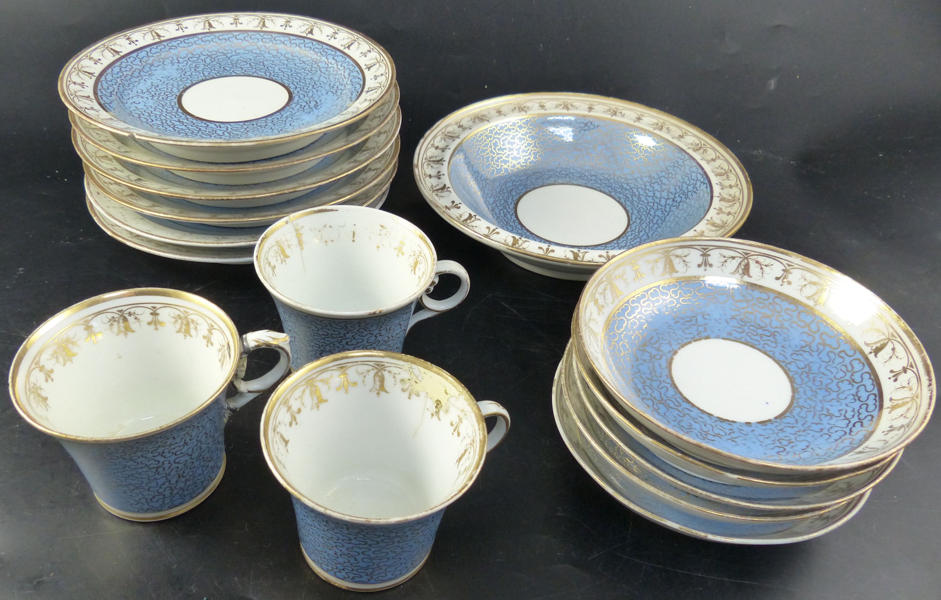 A Chamberlains Worcester fifteen piece part tea set,